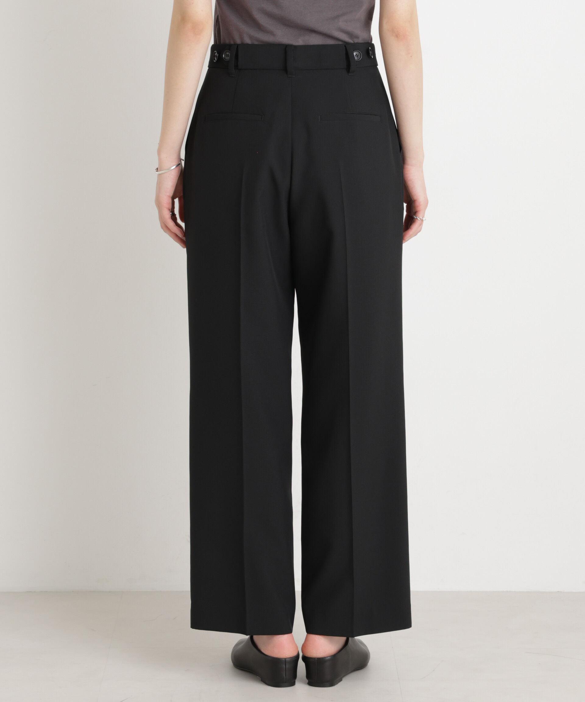 nano･universe「ライトファンクションタックセミワイドパンツ」|チノ|