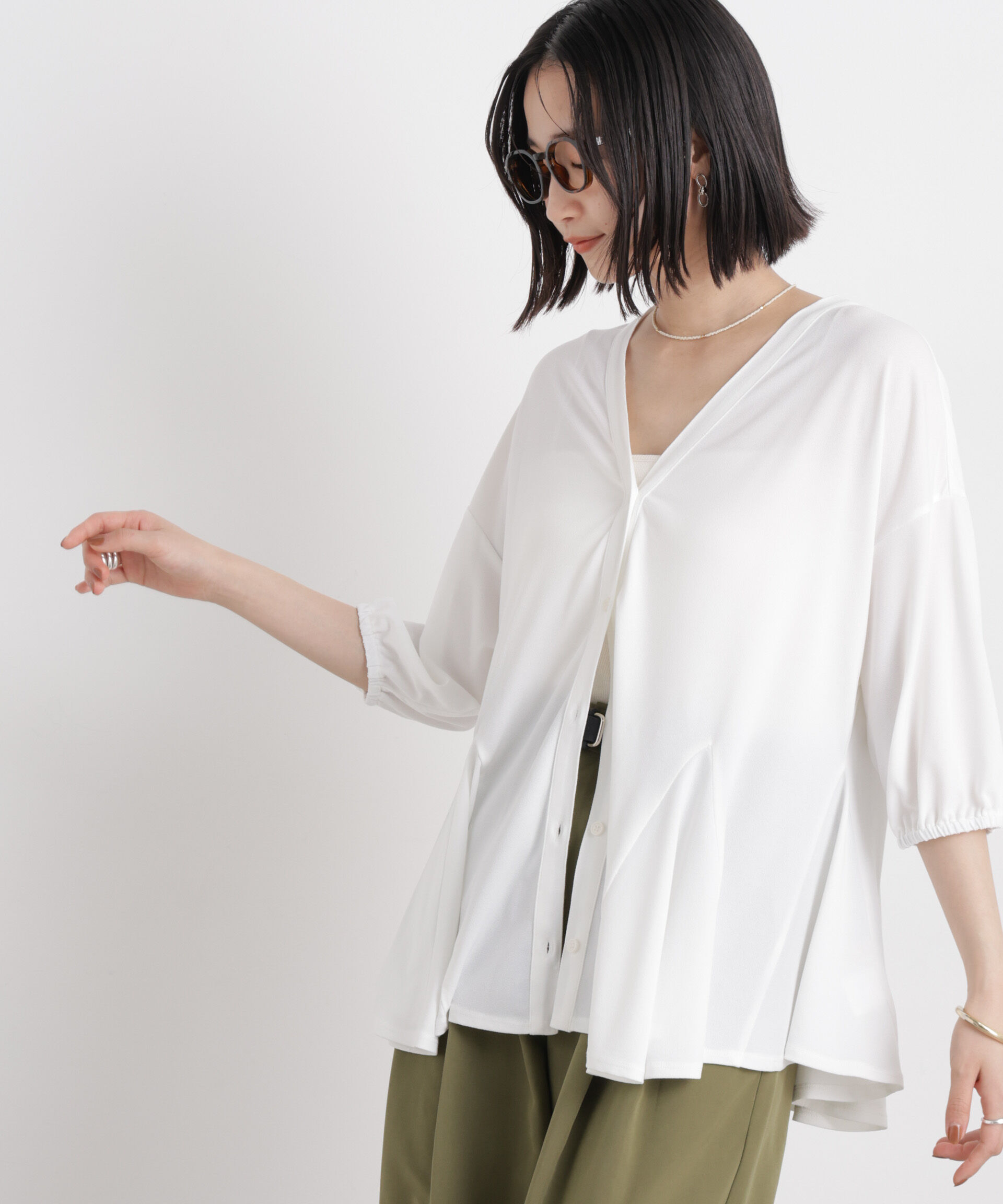 nano･universe「カットジョーゼットマチフレアVネックブラウス」|シャツ・ブラウス|ホワイト