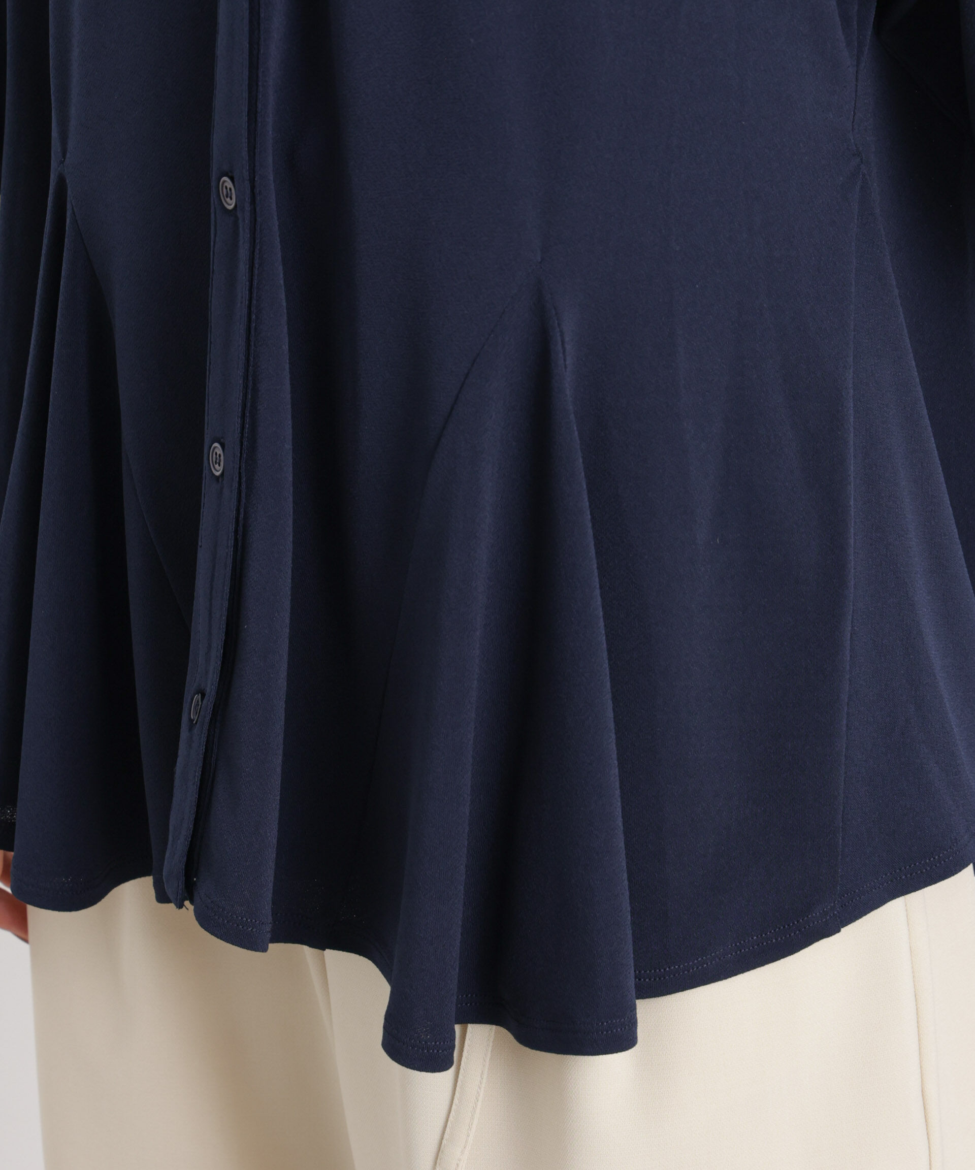 nano･universe「カットジョーゼットマチフレアVネックブラウス」|シャツ・ブラウス|