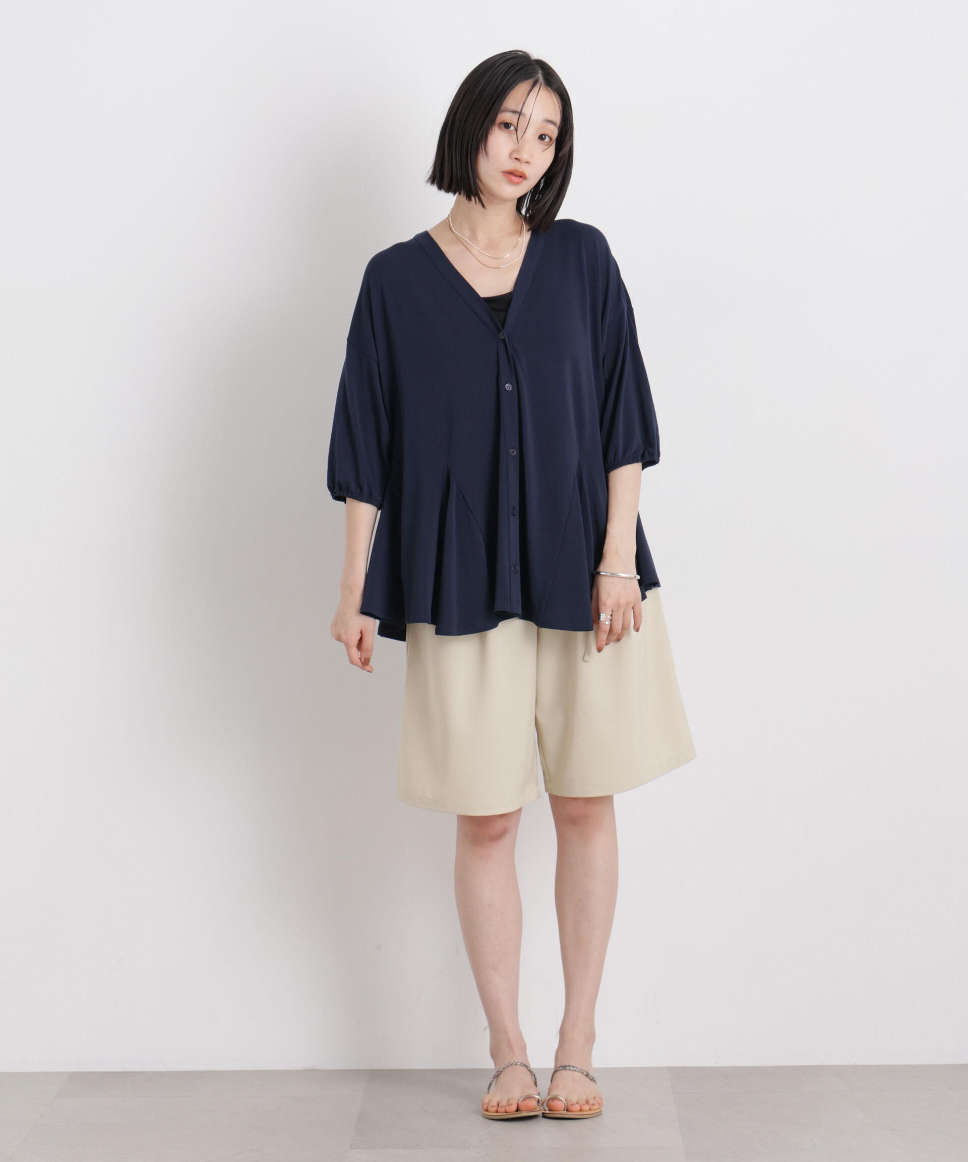 nano･universe「カットジョーゼットマチフレアVネックブラウス」|シャツ・ブラウス|