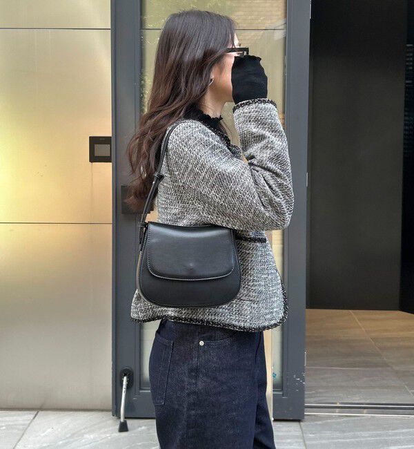 fredy emue「フラップラウンドワンショルバッグ」|ショルダー・メッセンジャー|ブラック