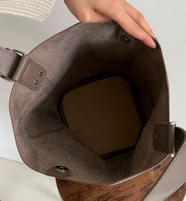 fredy emue「タテ型2wayレザーホーボーバッグ」|ショルダー・メッセンジャー|