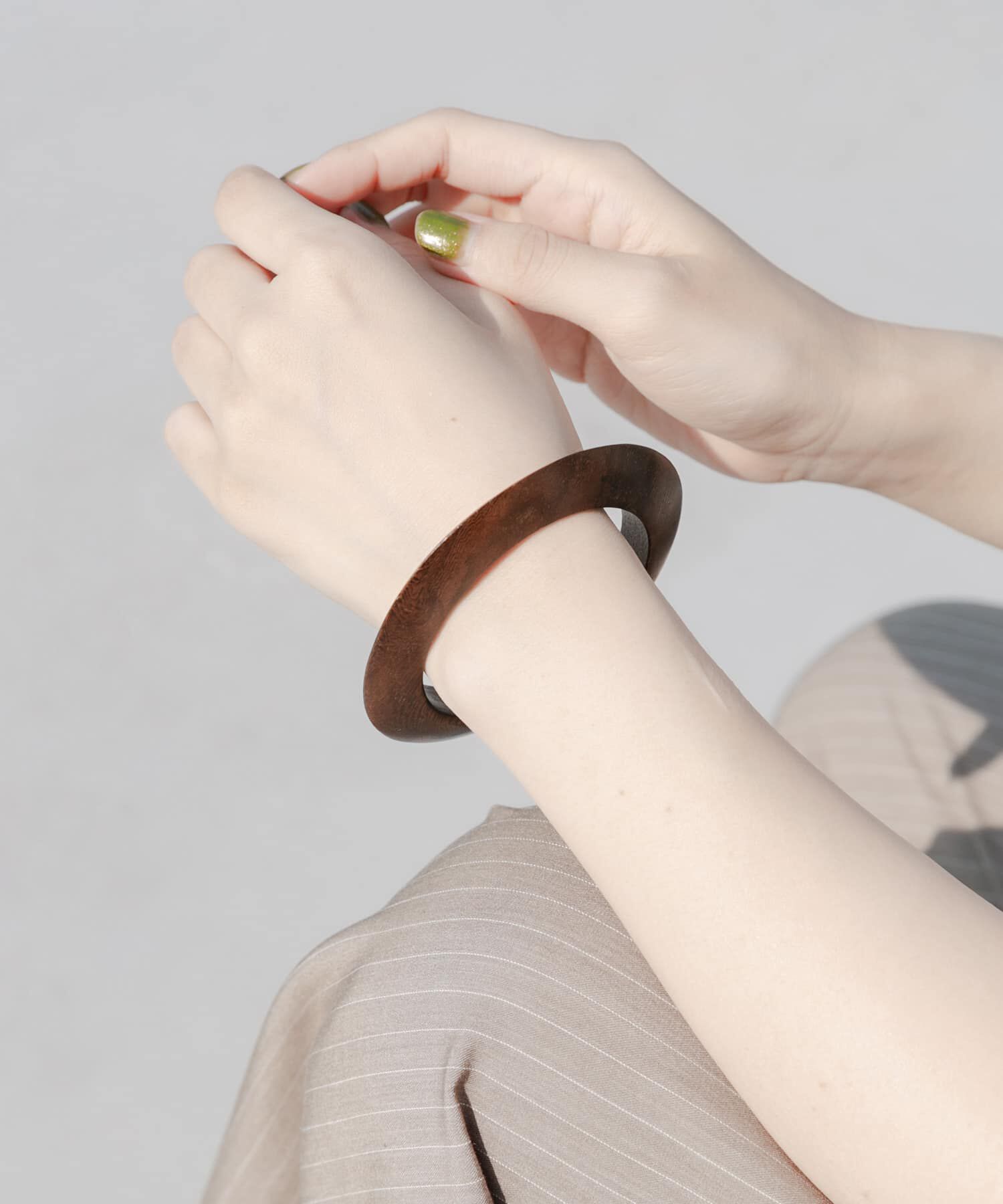 SMELLY「ウッドポインテッドバングル」|ブレスレット・バングル|