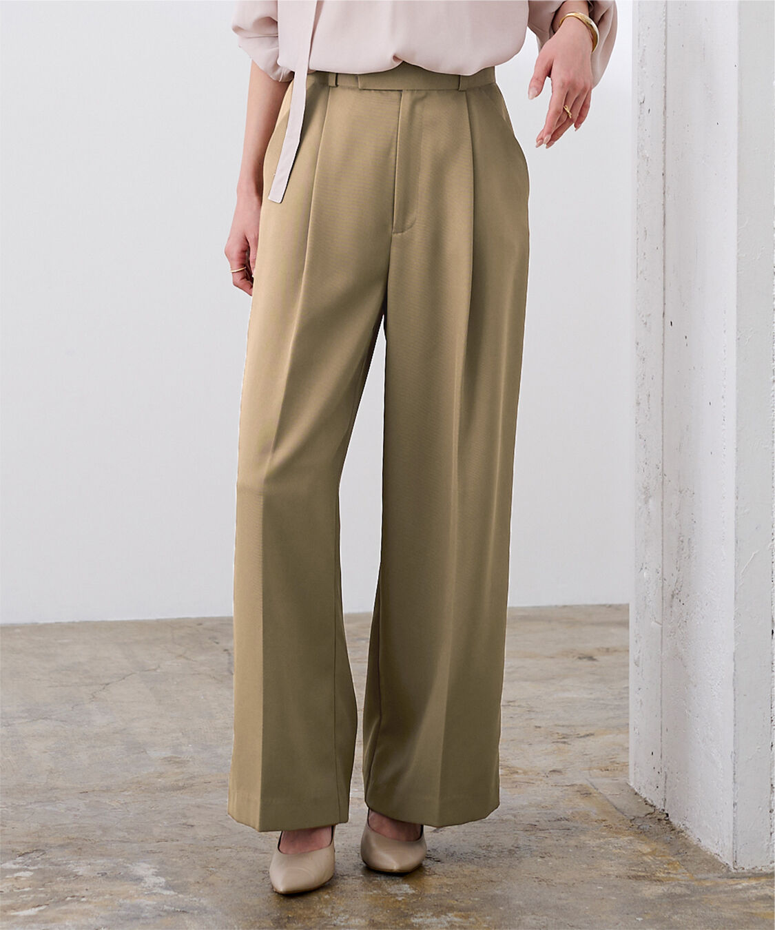 ur's「美シルエットワンタックワイドパンツ」|スラックス|キャメル