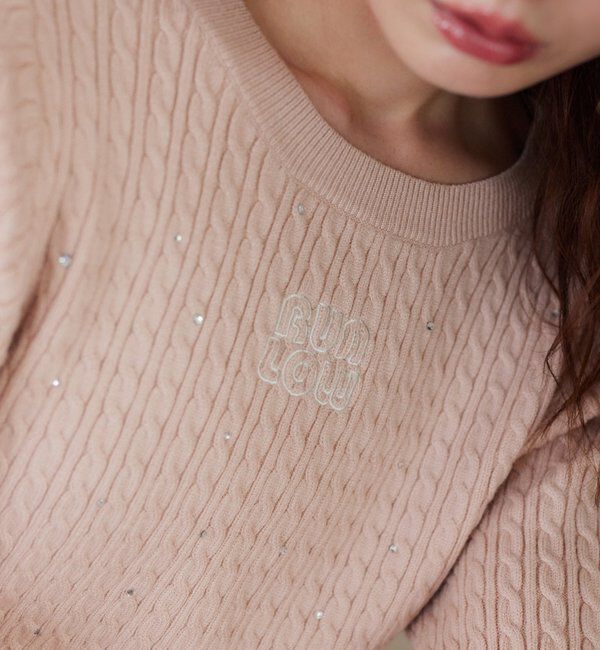  「キラキラ付ロゴ刺繍ケーブルニット」|ニット・セーター|
