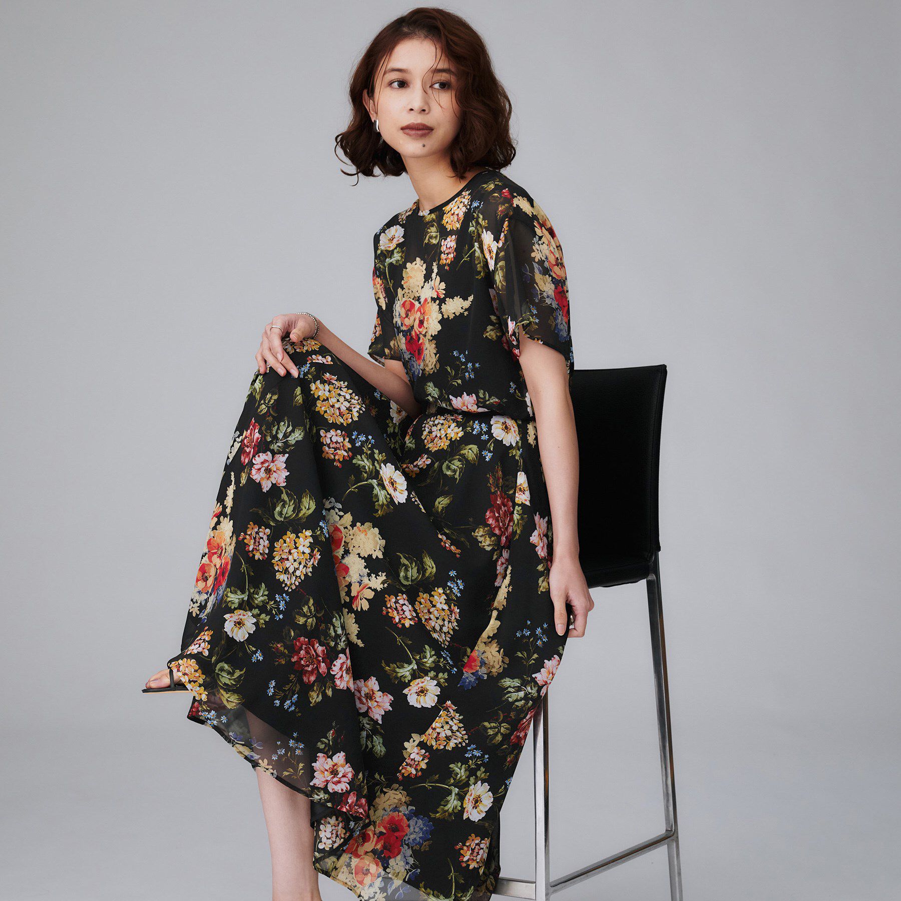 UNTITLED「【セットアップ可/花柄エレガント】アンティークフラワー柄ブラウス」|シャツ・ブラウス|