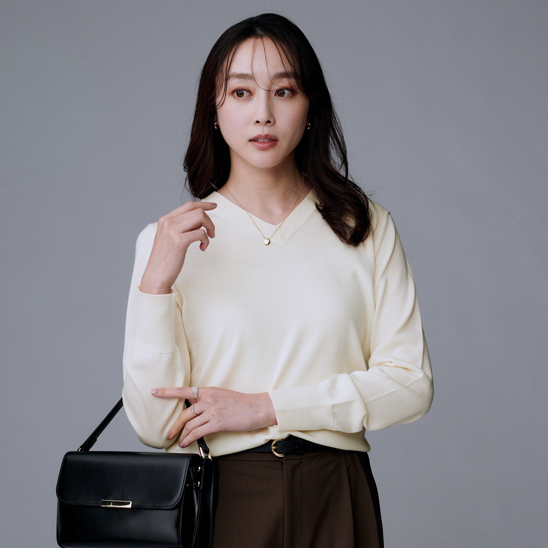 UNTITLED「【洗える/ウール100%】Vネックウールニット」|ニット・セーター|