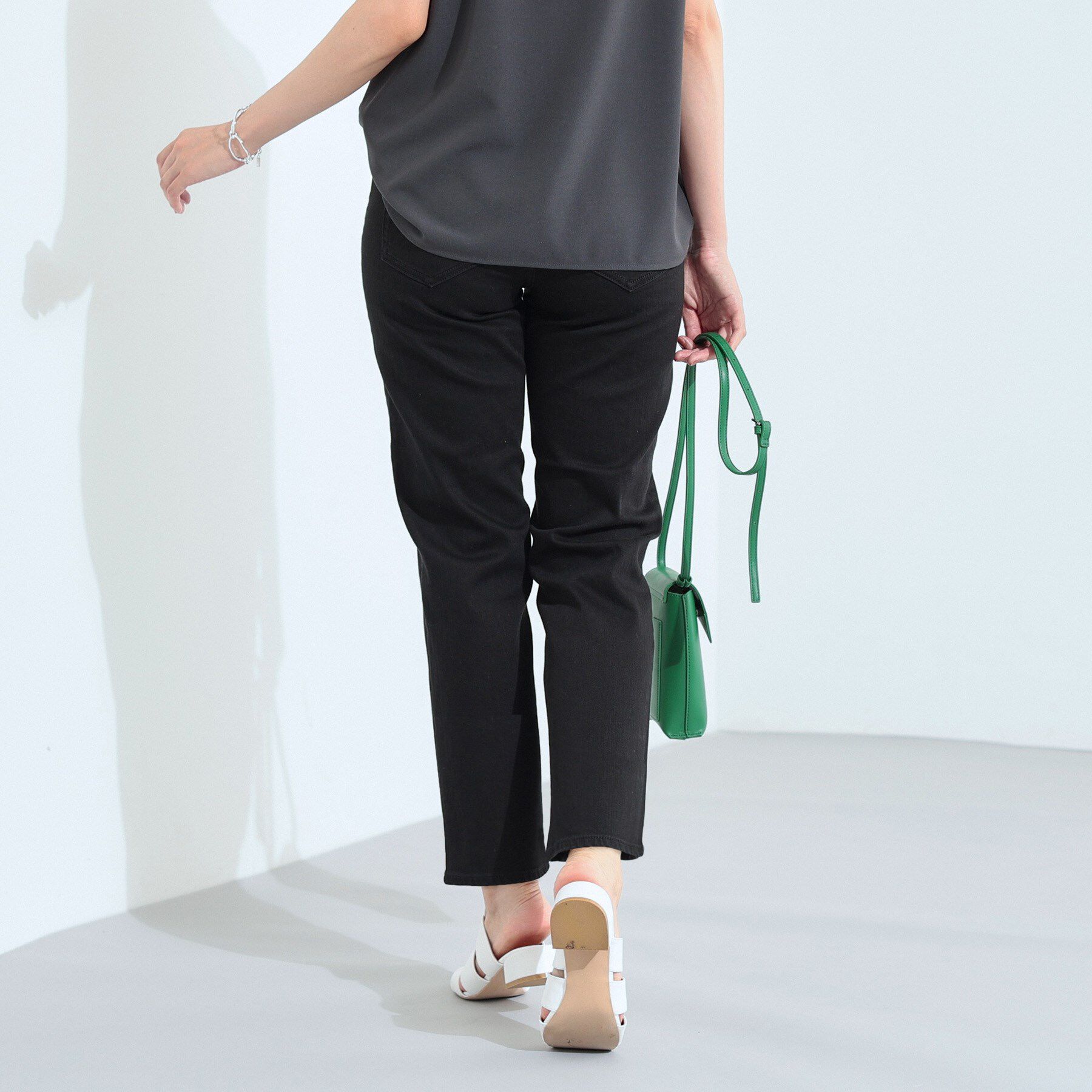 INDIVI「【春の新色登場！褒められデニム】スリムストレート デニムパンツ」|デニム|