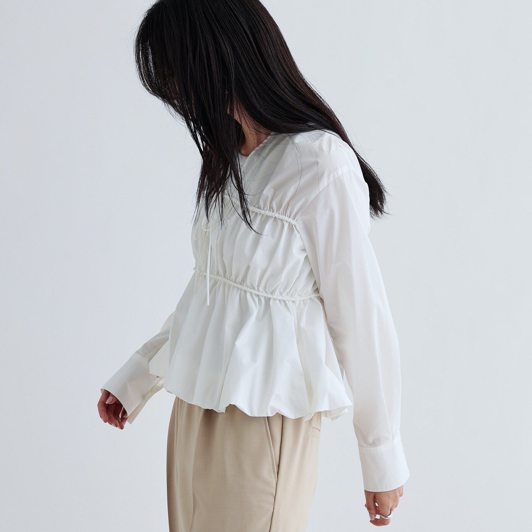 GALLEST「シャーリングギャザーブラウス【フロントボタン/前開き】」|シャツ・ブラウス|