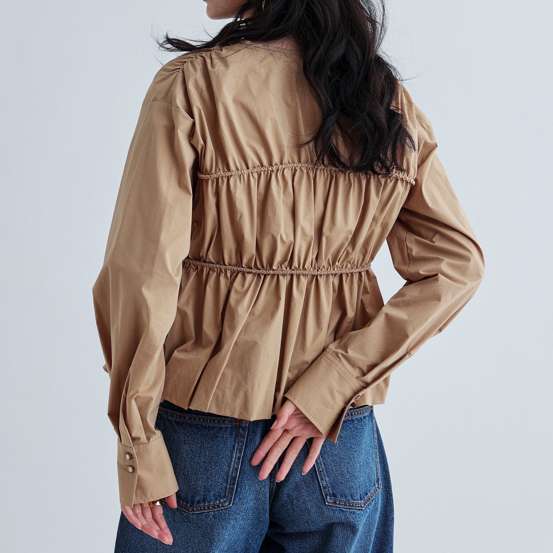 GALLEST「シャーリングギャザーブラウス【フロントボタン/前開き】」|シャツ・ブラウス|
