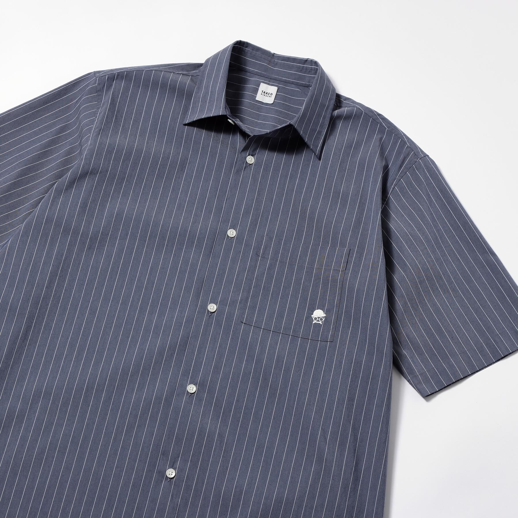 TAKEO KIKUCHI「【LIMITED】ワンポイント刺繍 半袖シャツ」|シャツ・ブラウス|ネイビー(394)