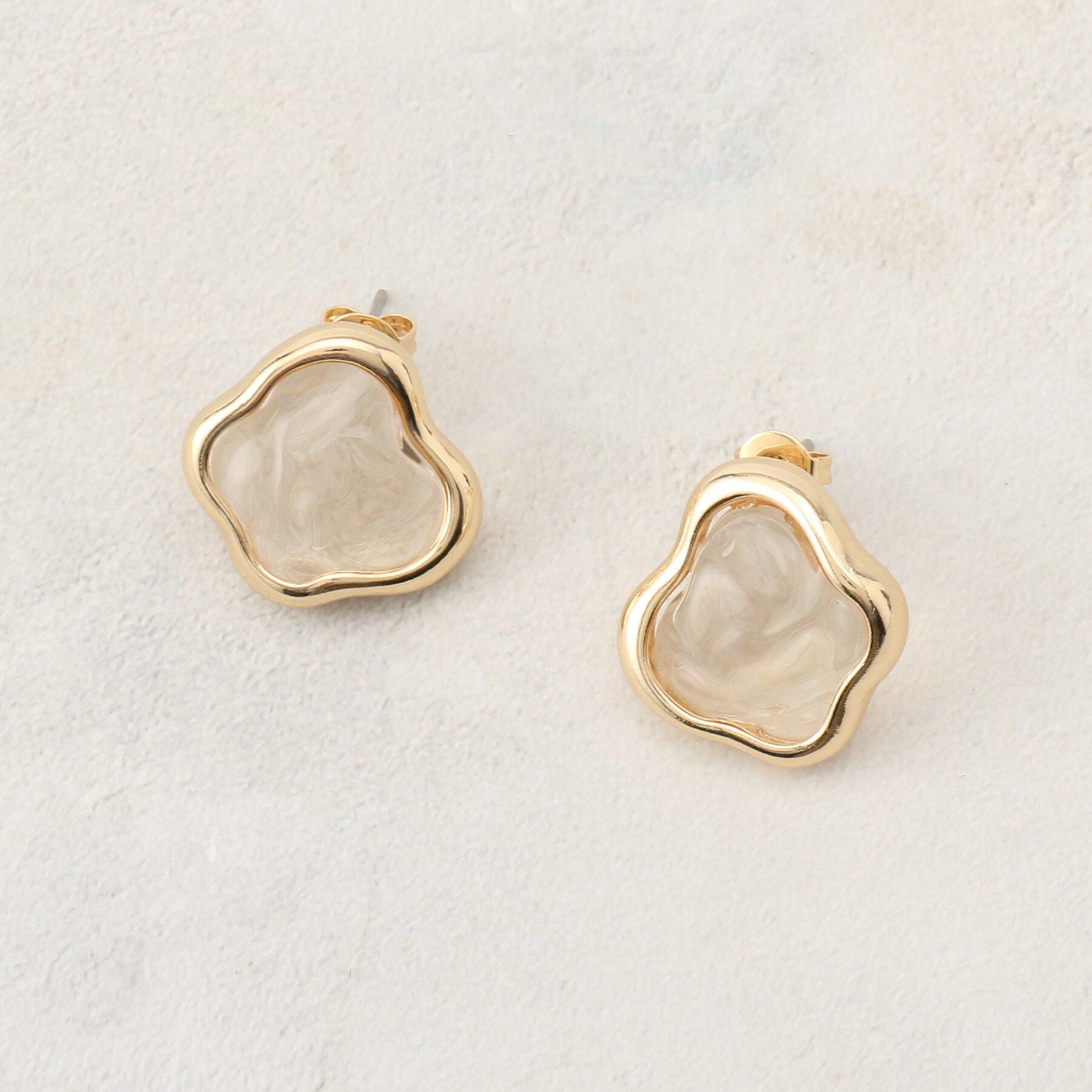 OPAQUE.CLIP「ニュアンスシェイプクリアカラーピアス」|ピアス|ベージュ(052)