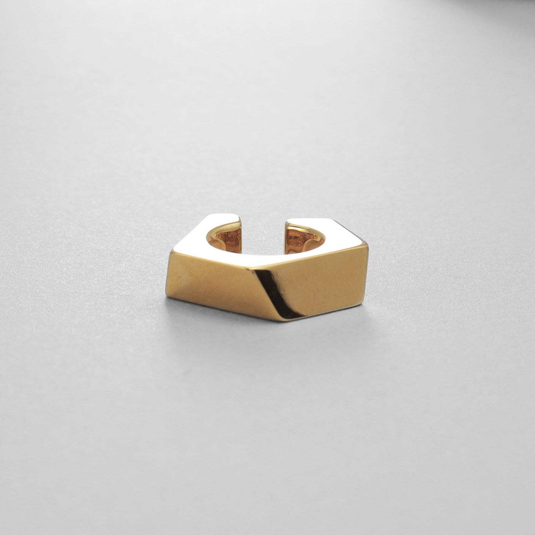 COCOSHNIK ONKITSCH「シルバー ペンタゴンイヤーカフ GP」|イヤーカフ|