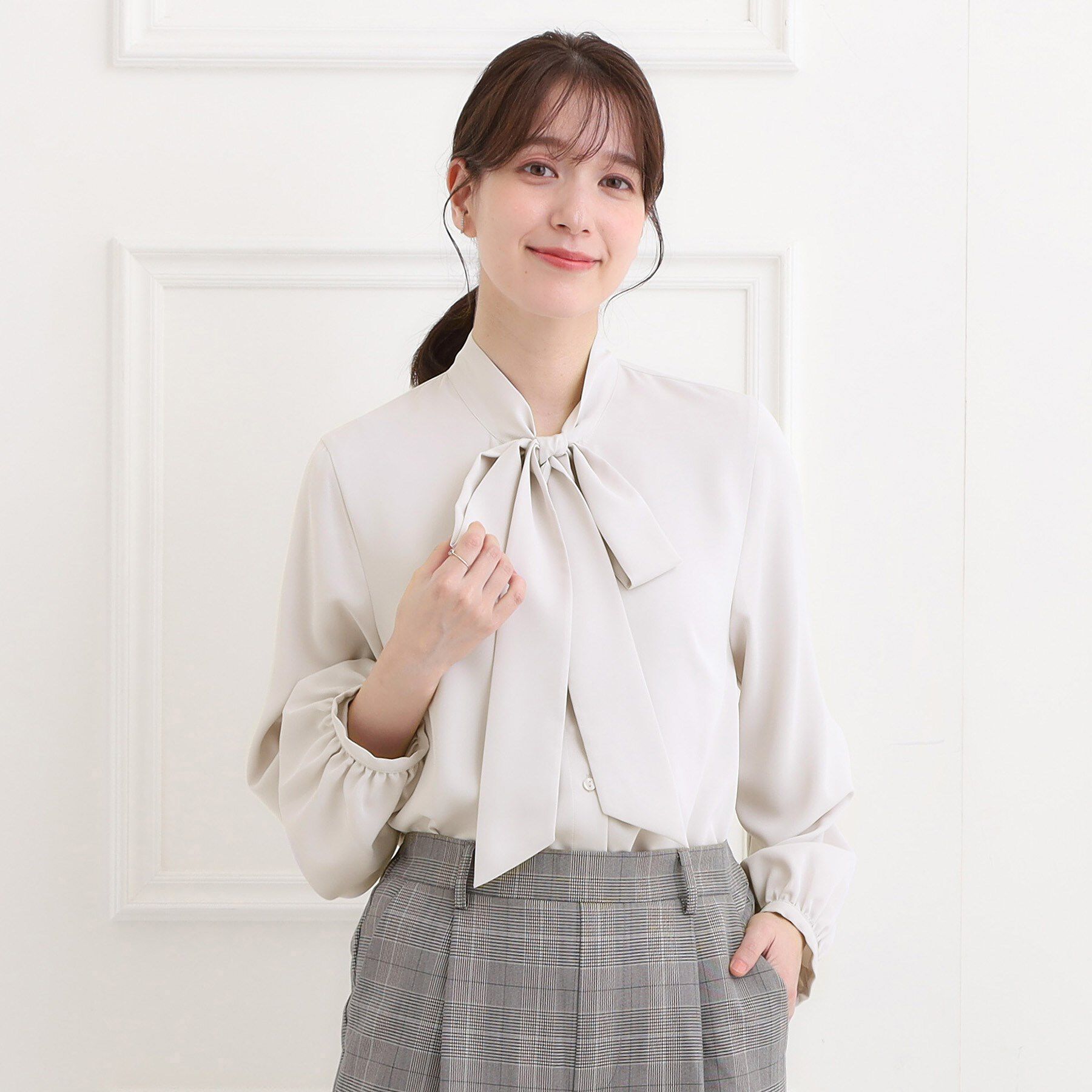 SHOO･LA･RUE「【洗濯機可/S-3L】リボンボウタイが魅力　大人の華やかブラウス」|シャツ・ブラウス|