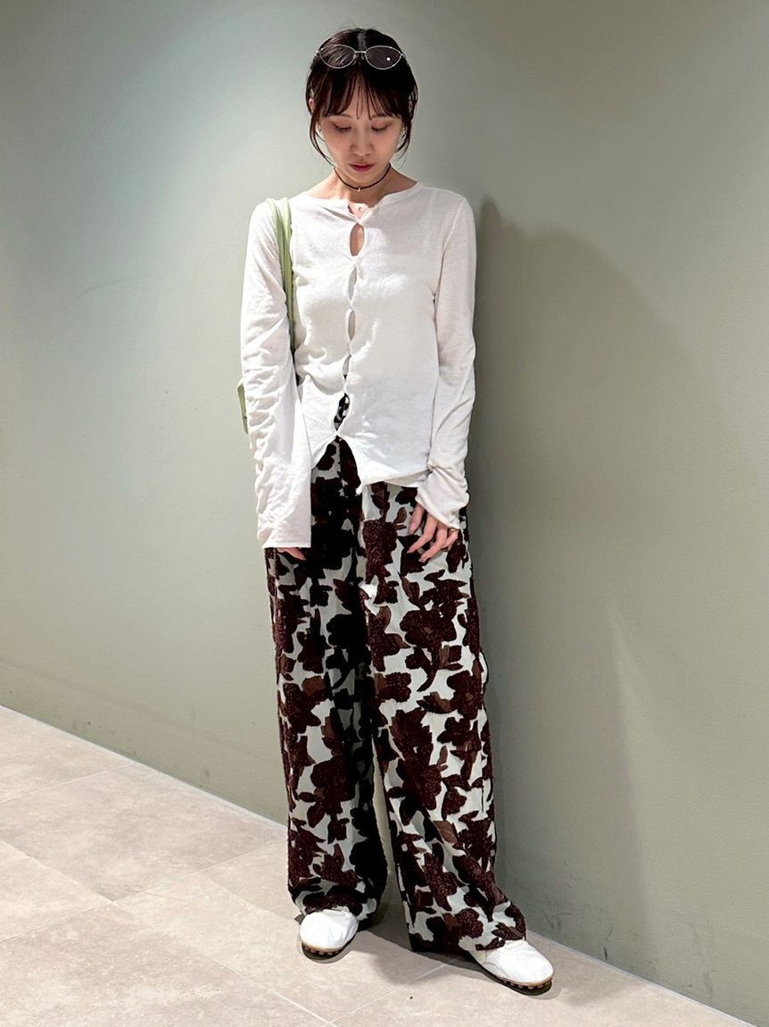 emmi atelier「【ONLINE限定カラーあり】2wayスラブ天竺カットソー」|Tシャツ・カットソー|WHT