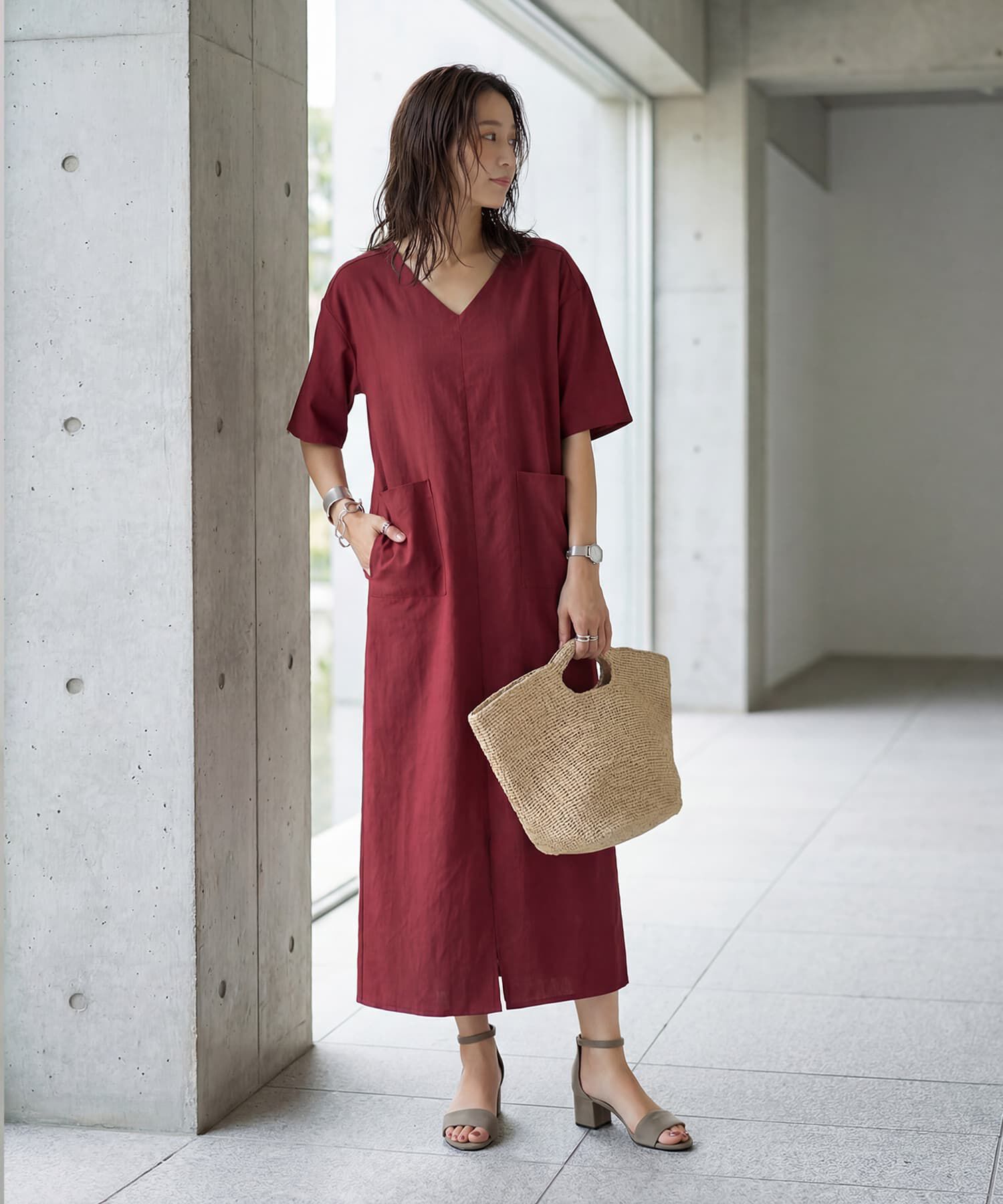 STYLE DELI「ファスナースリット麻混Vネックワンピース」|ワンピース|ルビーブラウン