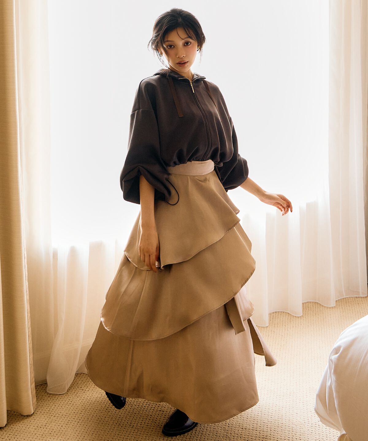 アンドクチュール「サテンアシメフリルティアードスカート」|フレア|