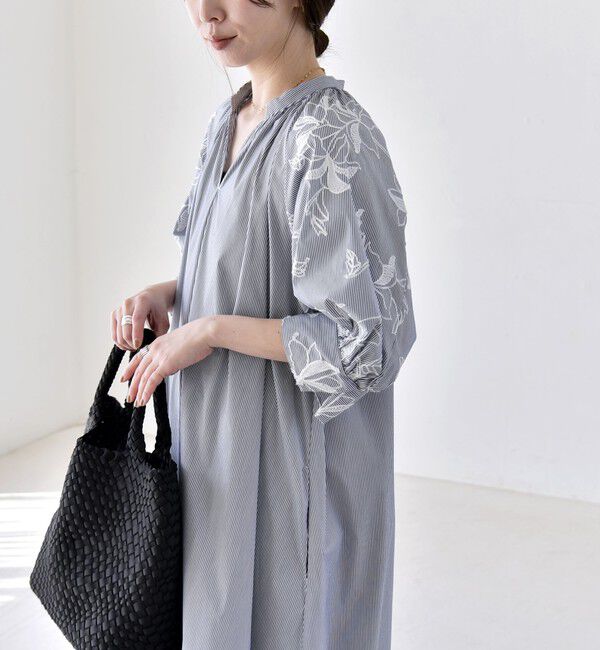 quaranciel「《予約》quaranciel:〈洗濯機可能〉ストライプ フラワー刺繍 スキッパー シャツ ワンピース」|ワンピース|
