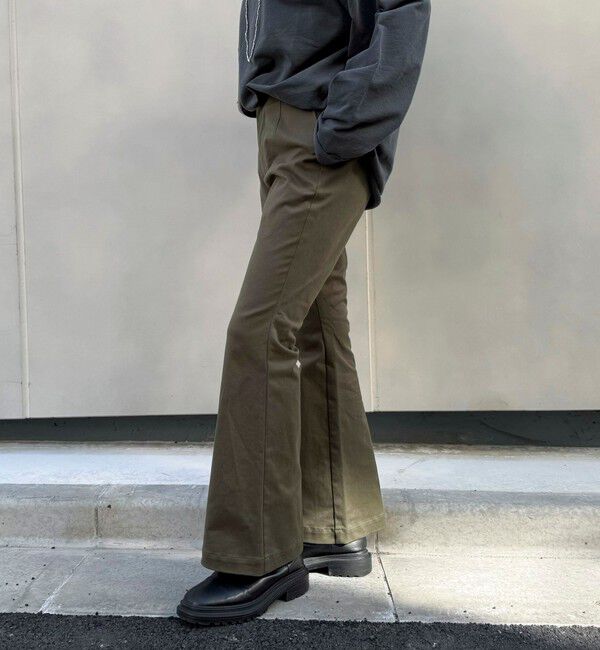 fredy emue「ストレッチフレアパンツ」|チノ|