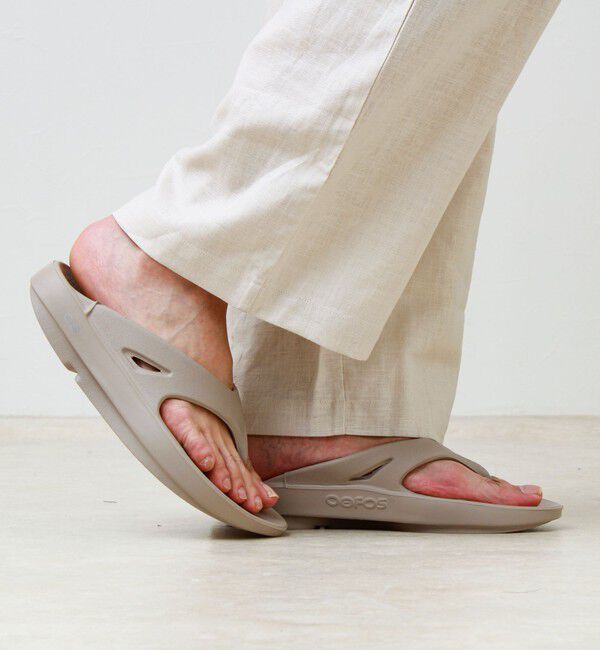GLOSTER「【OOFOS/ウーフォス】 Ooriginal リカバリーサンダル」|サンダル|ベージュ