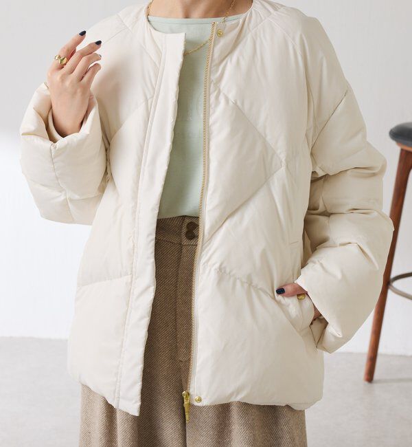  「【マット見え/軽量コート】ライトエンボスノーカラーダウン」|その他|オフホワイト