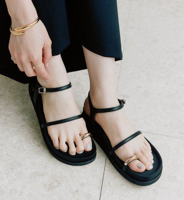  「【R.good（アールドットグッド）】メタルリングサンダル」|サンダル|ブラック