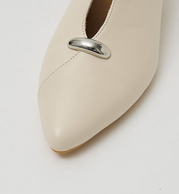 AU BANNISTER「メタルポイントＶカットパンプス」|パンプス|