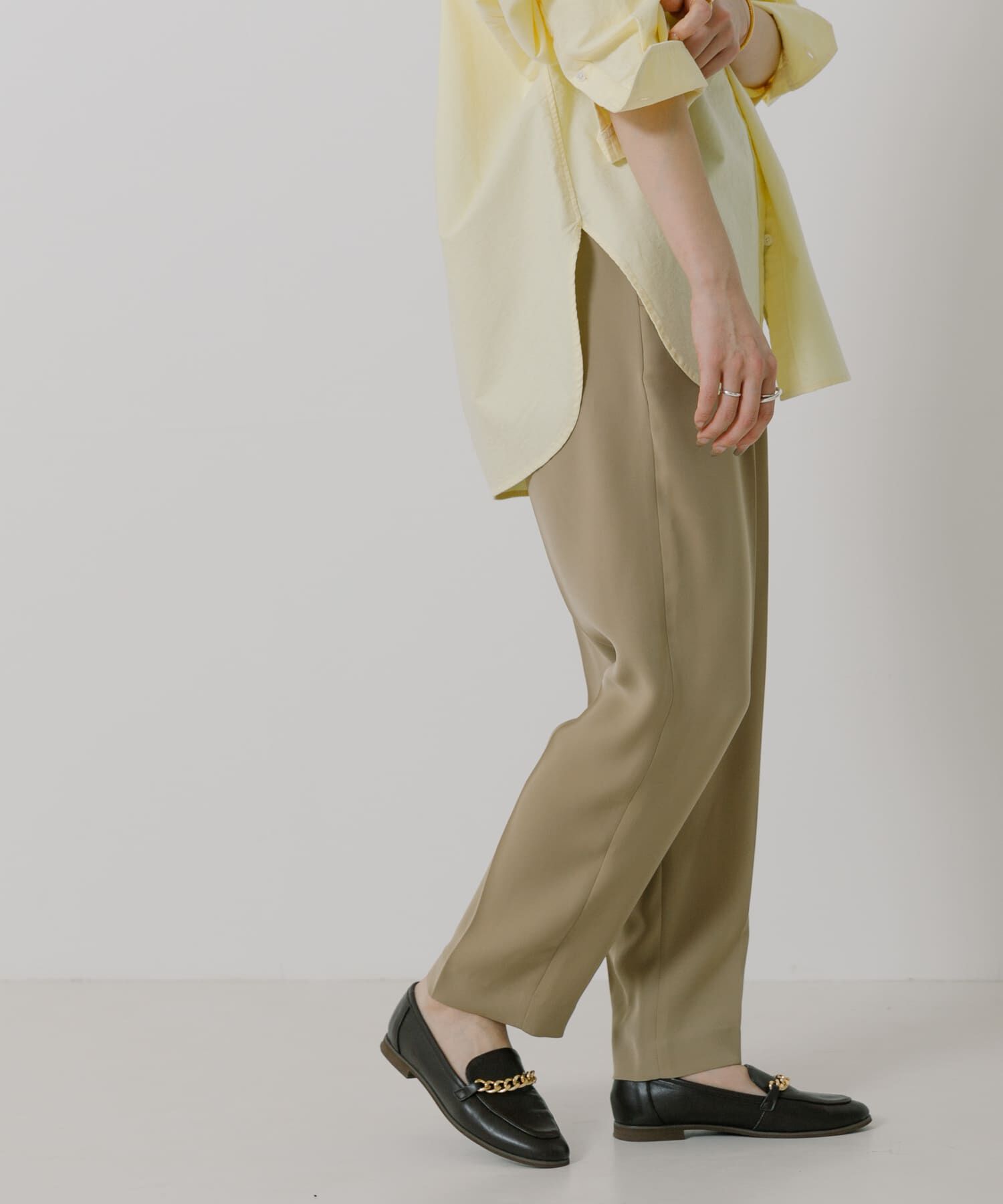 URBAN RESEARCH「ライトサテンドロストテーパードパンツ」|その他|ベージュ