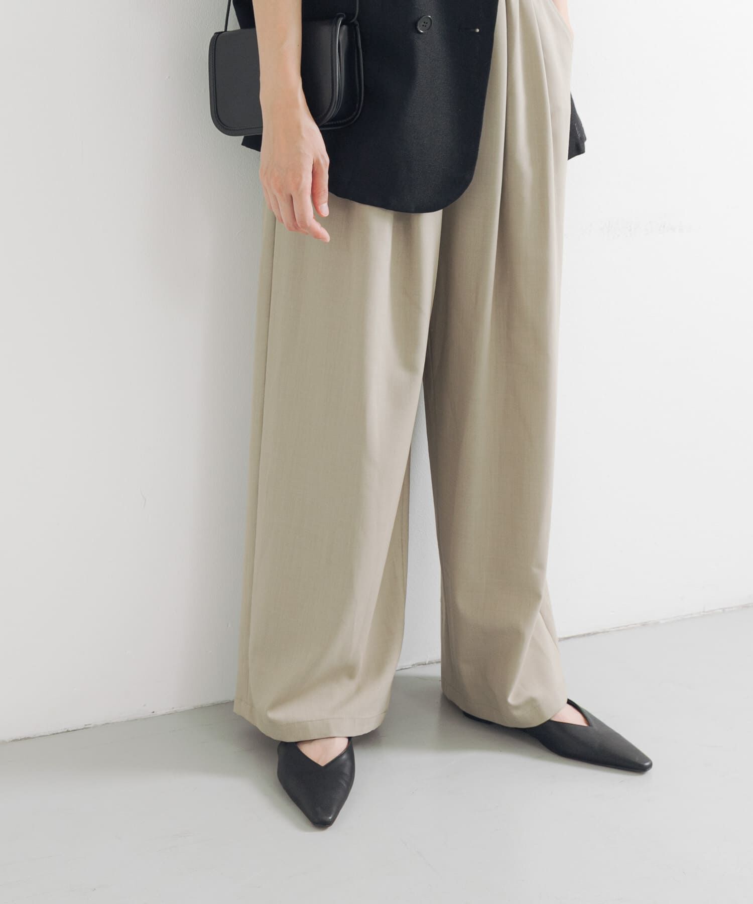 URBAN RESEARCH「『別注』 MILLIWM&times;URBANR　Vカットスリングバッグパンプス」|パンプス|