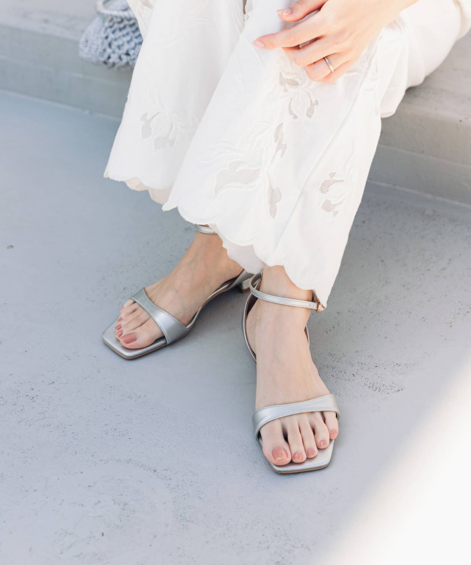 URBAN RESEARCH DOORS「アンクルストラップフラットサンダル」|サンダル|シルバー