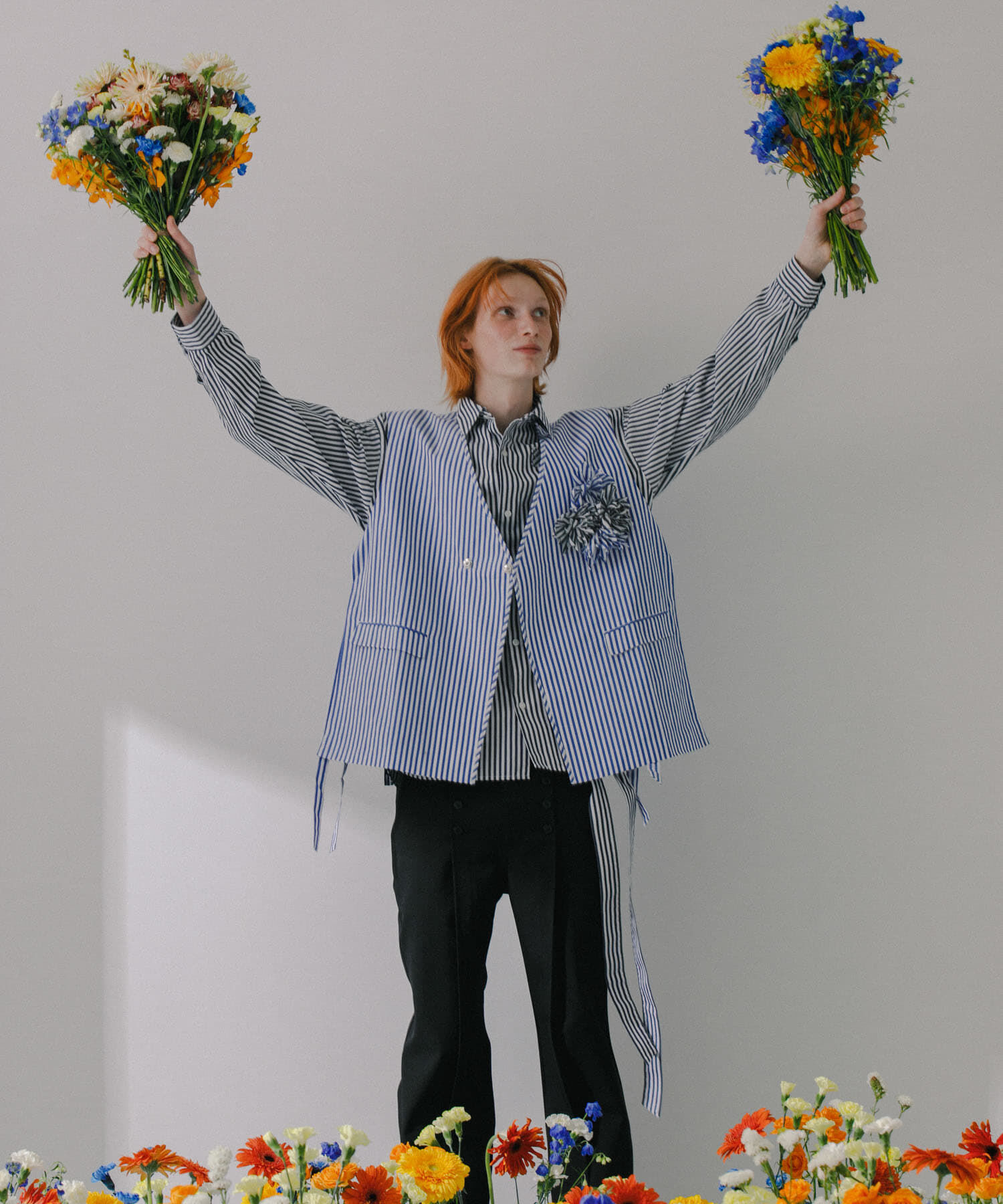 SENSE OF PLACE by URBAN RESEARCH「hxcyyd &times; SOP　ストライプフラワーコサージュシャツベスト(UNISEX)」|ベスト・ジレ|