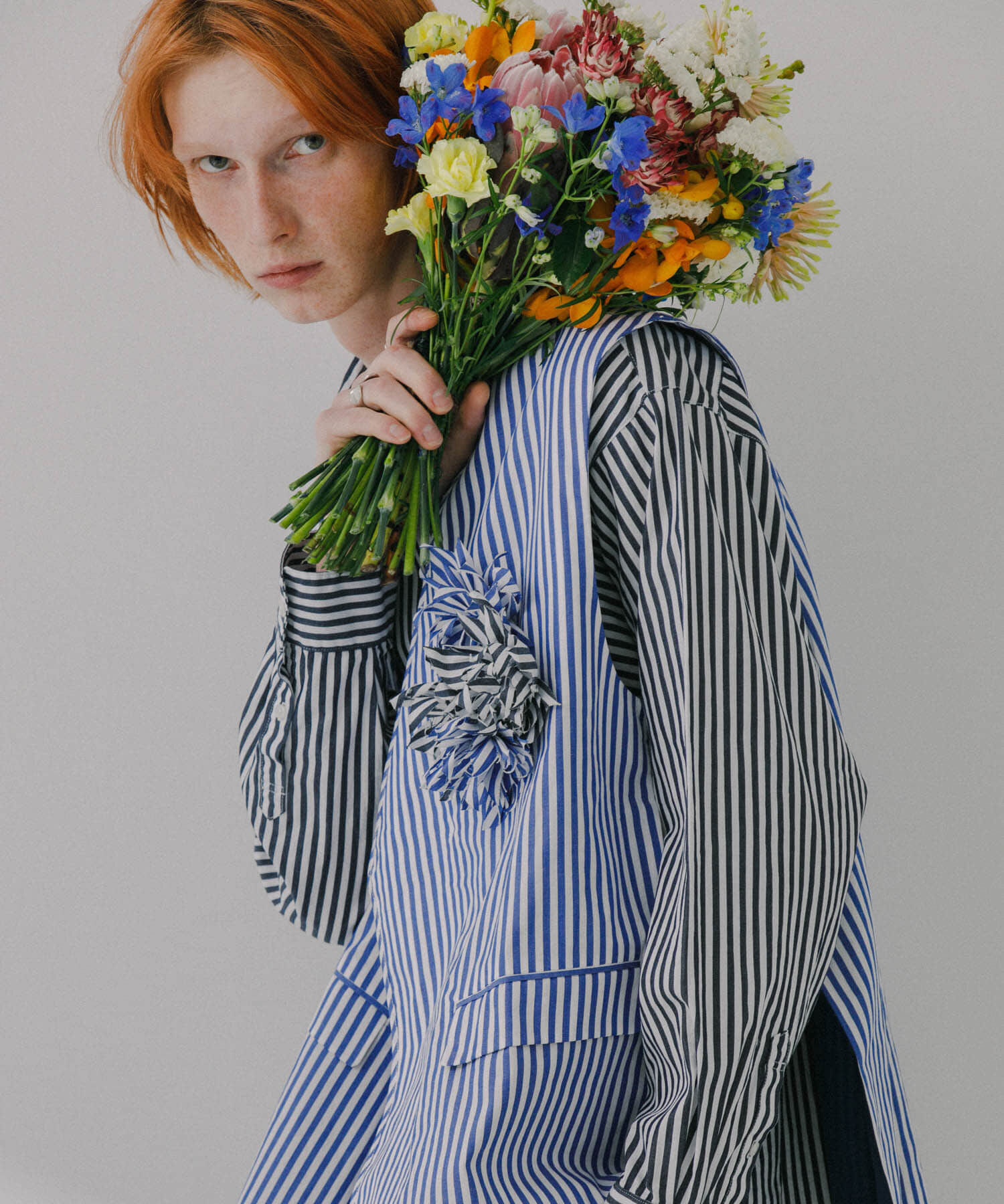 SENSE OF PLACE by URBAN RESEARCH「hxcyyd &times; SOP　ストライプフラワーコサージュシャツベスト(UNISEX)」|ベスト・ジレ|