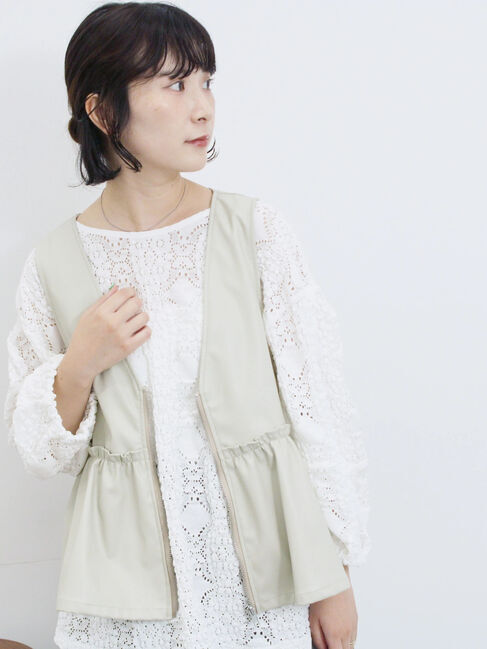 Samansa Mos2 blue「フェイクレザーペプラムベスト」|ダウンベスト・ベスト|ライトベージュ