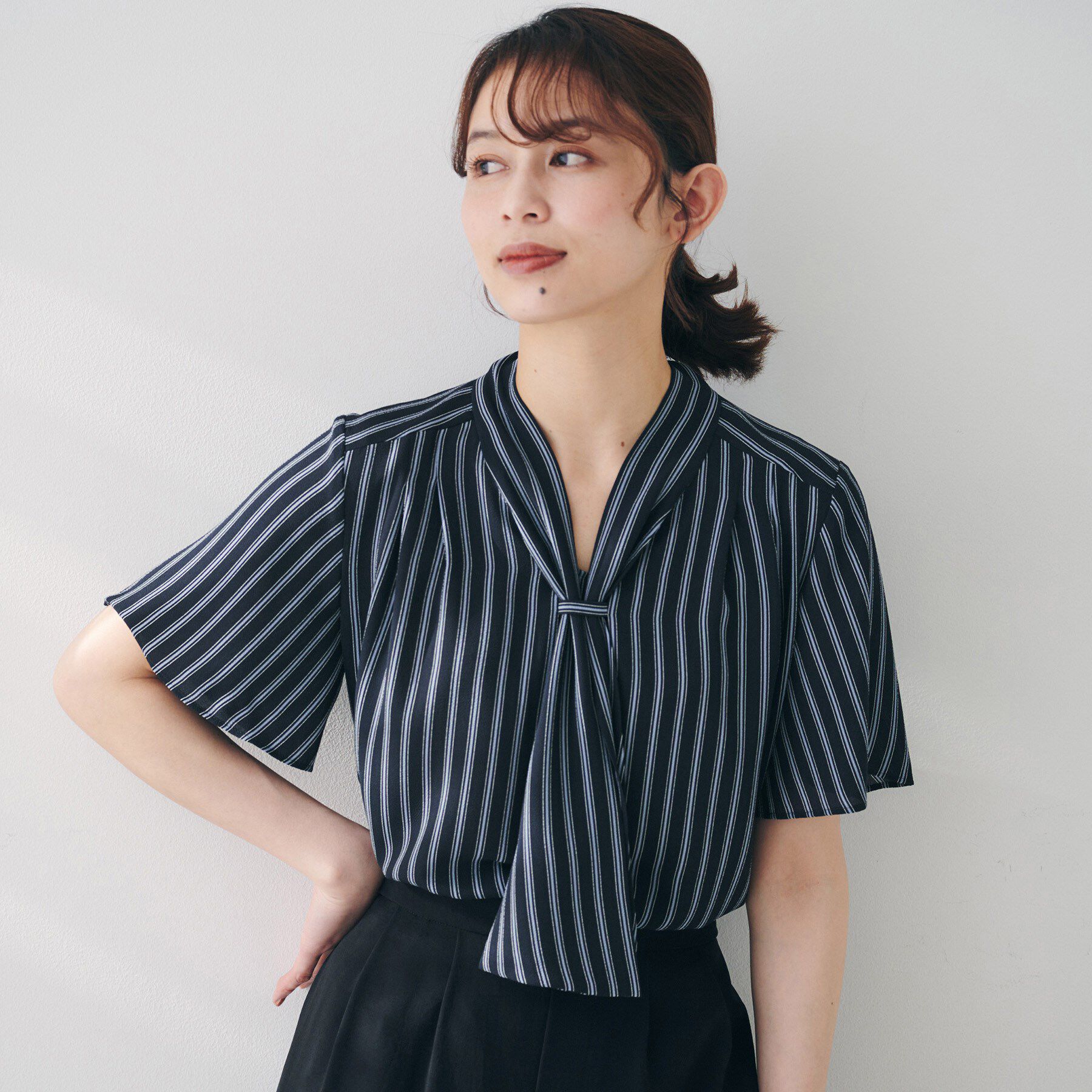 UNTITLED「【通勤/オフィス/二の腕カバー】ボウタイブラウス」|シャツ・ブラウス|ネイビー(194)