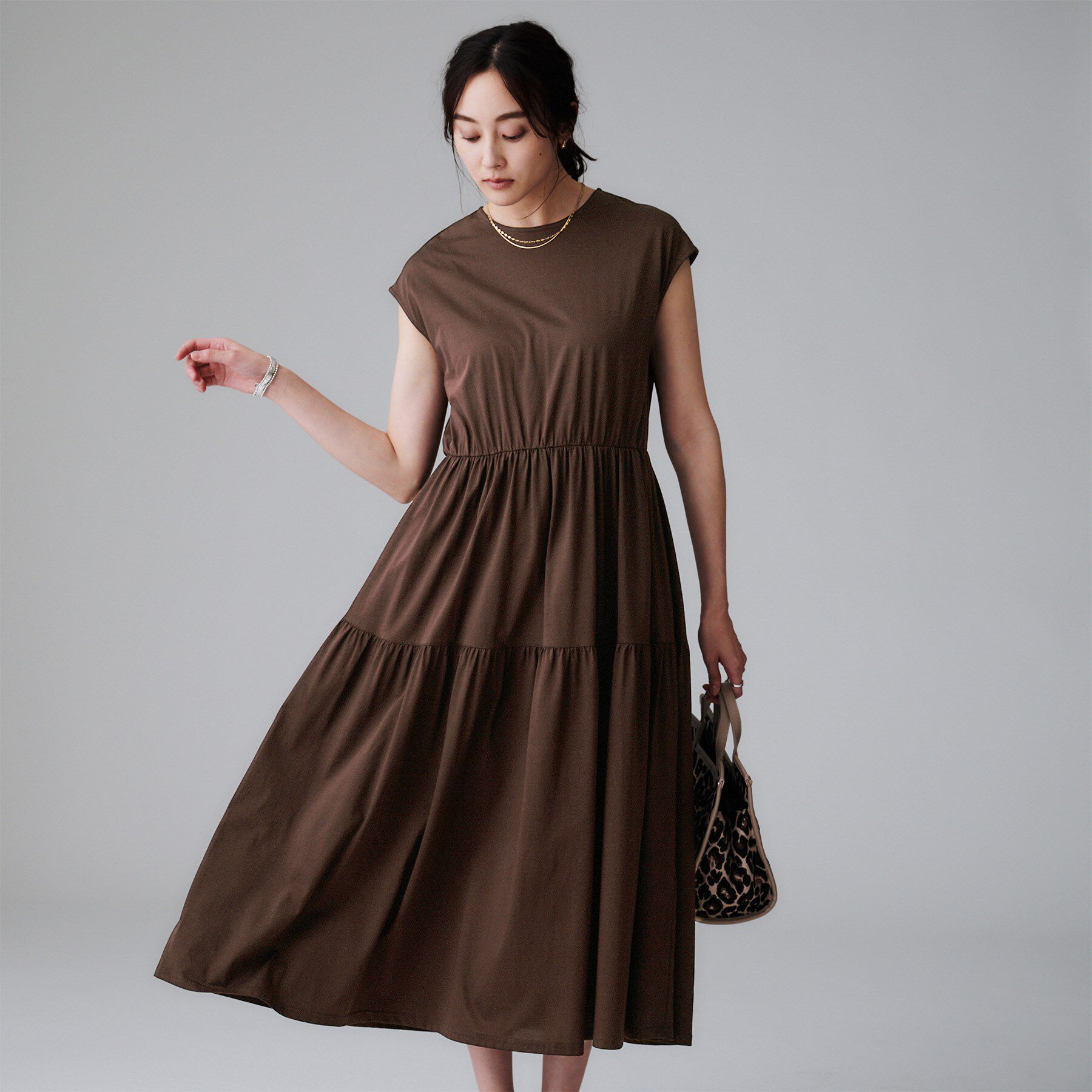 UNTITLED「【ティアード/洗える】コットンロングワンピース」|ワンピース|ブラウン(044)