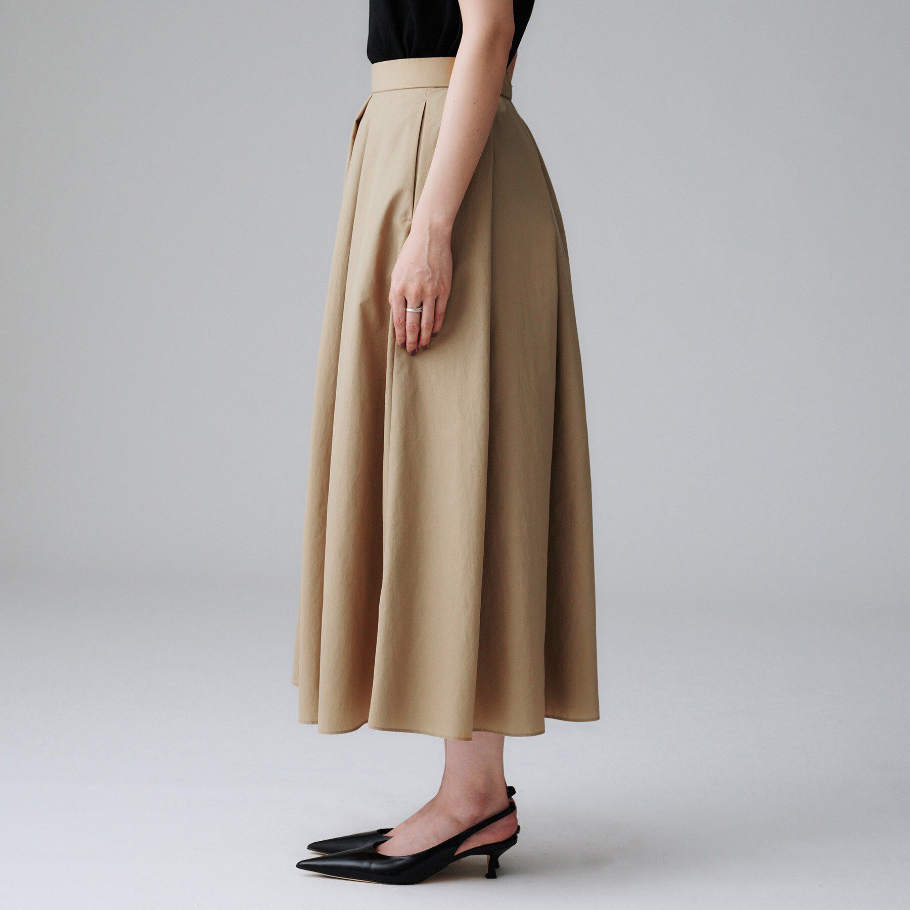 UNTITLED「【はっ水/ナイロン/後ろウエストゴム】タスランフレアスカート」|スカート|