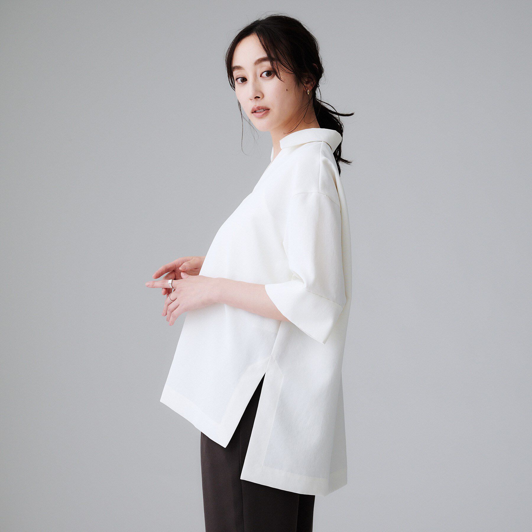 UNTITLED「【UVカット/接触冷感/吸水速乾/ゆったり】V開きネックシャツ」|シャツ・ブラウス|