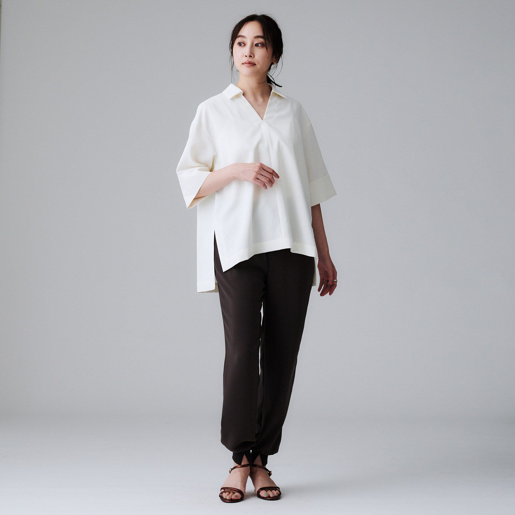 UNTITLED「【UVカット/接触冷感/吸水速乾/ゆったり】V開きネックシャツ」|シャツ・ブラウス|