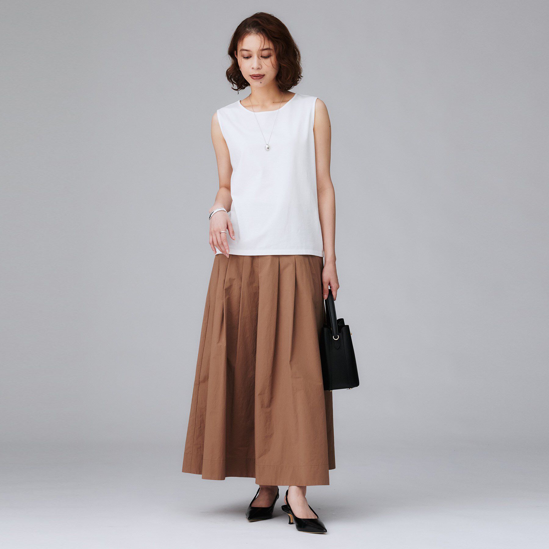 UNTITLED「【接触冷感／コットン100／洗える／丸首】ノースリーブ天竺プルオーバー」|Tシャツ・カットソー|