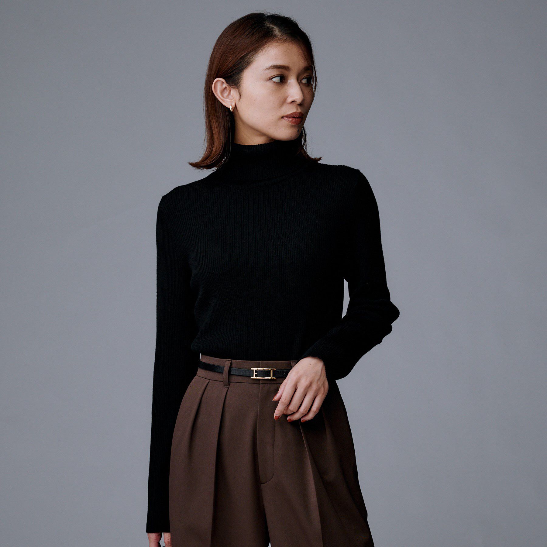 UNTITLED「【洗える/アンサンブル可能/ウール100%】リブタートルネックウールニット」|ニット・セーター|ブラック(019)