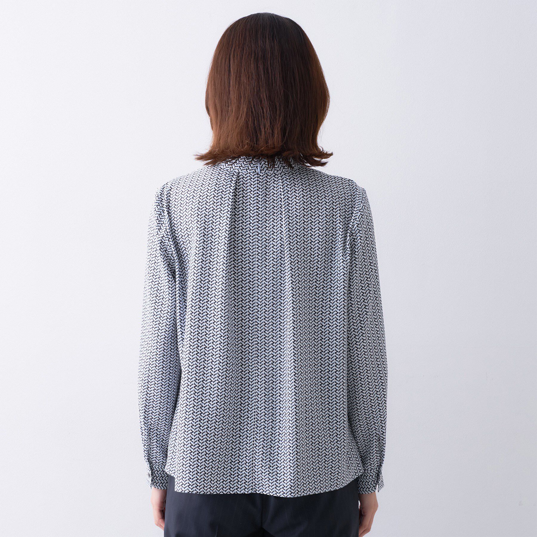 UNTITLED「【洗える/お仕事着】ジオメトリック ハイネックブラウス」|シャツ・ブラウス|