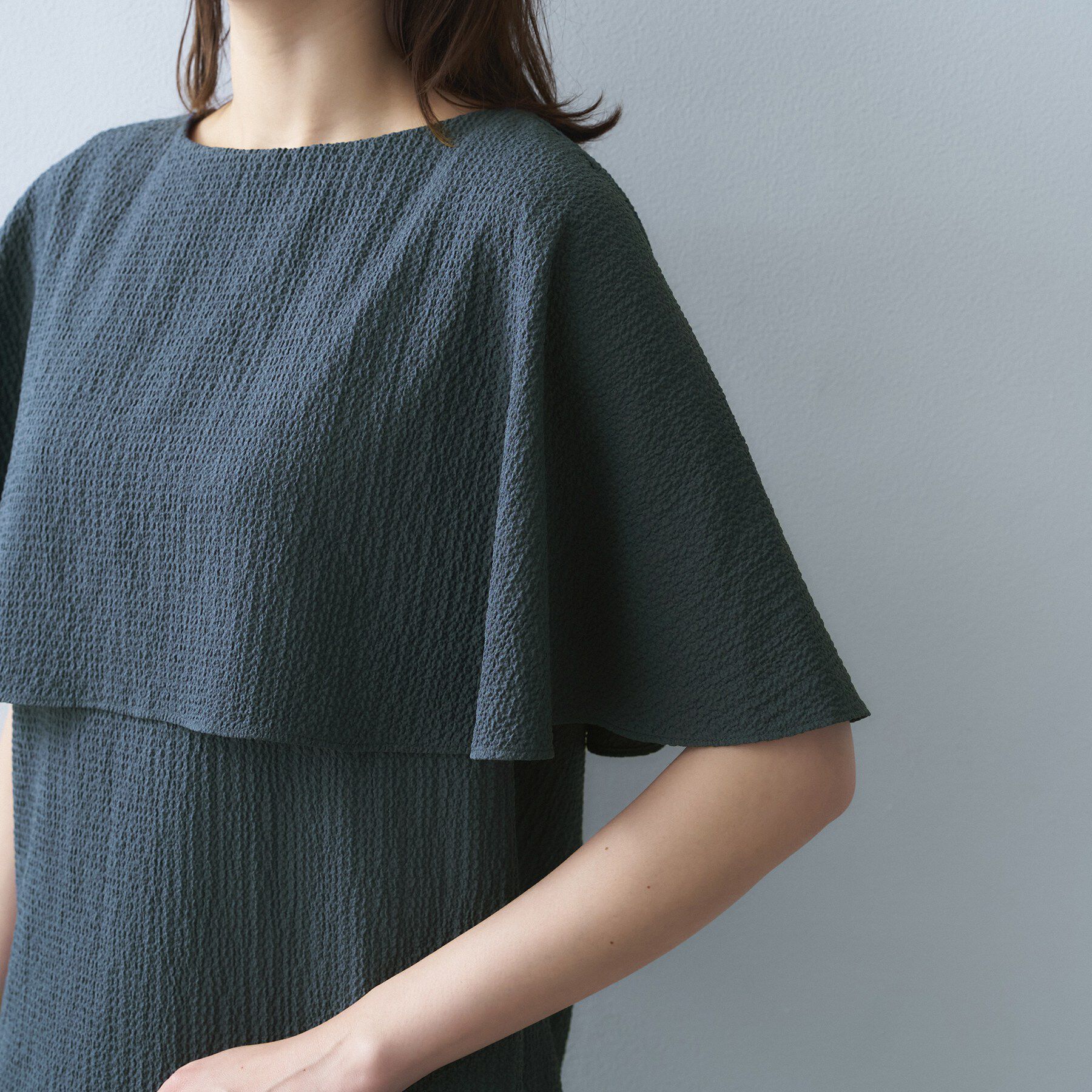 UNTITLED「【洗える/ストレッチ性/フェミニン】ケープデザインブラウス」|シャツ・ブラウス|