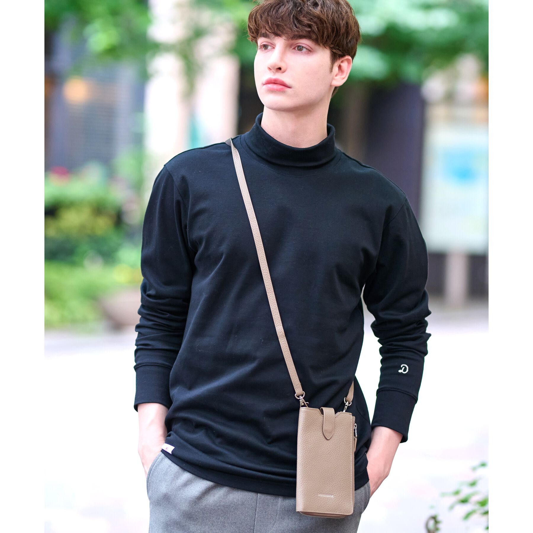 DRESSTERIOR「【Safari5月号掲載】イタリアレザースマホショルダーバッグ」|ショルダー・メッセンジャー|