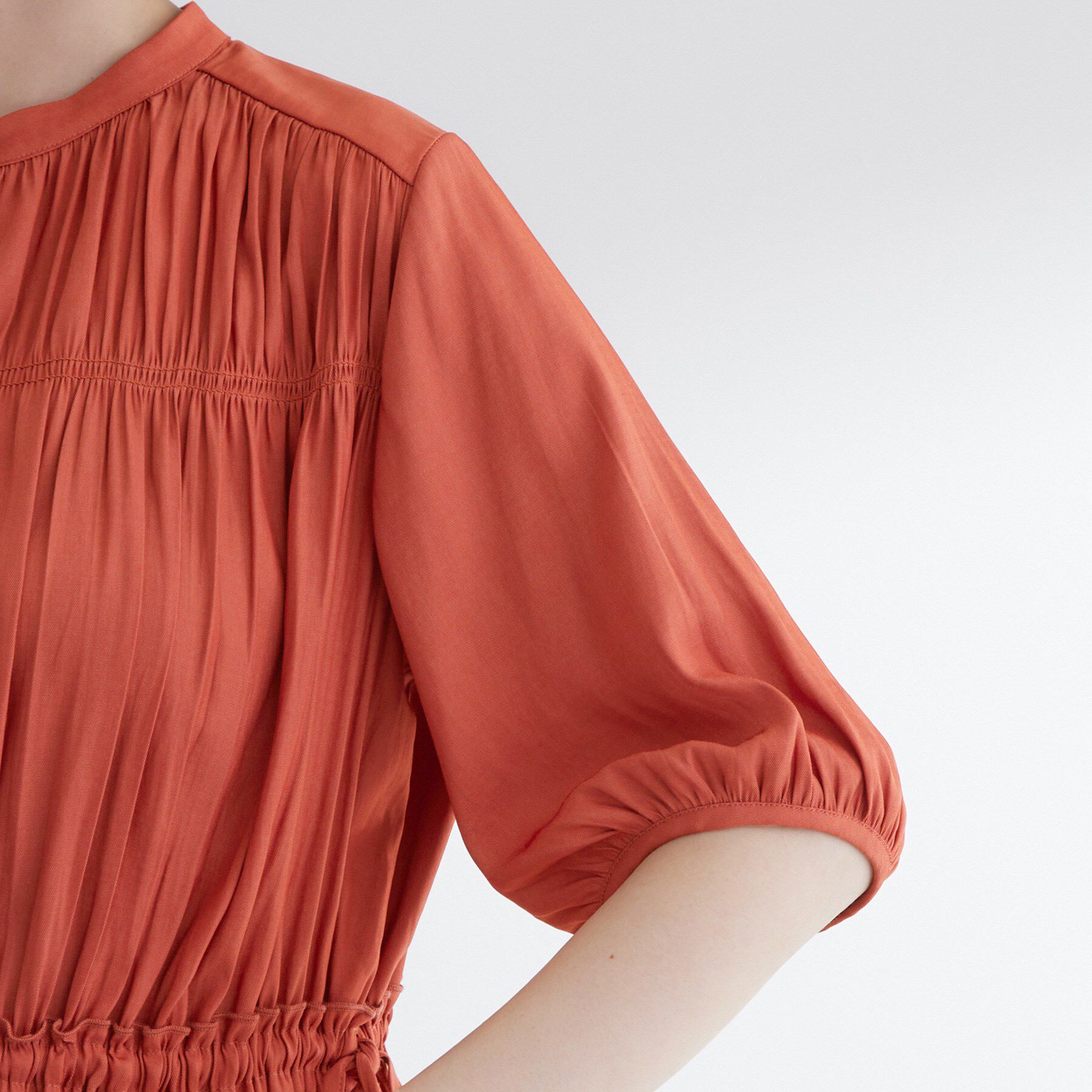 grove「【二の腕/体型カバー】メリハリシルエットが叶うシャーリングブラウス」|シャツ・ブラウス|