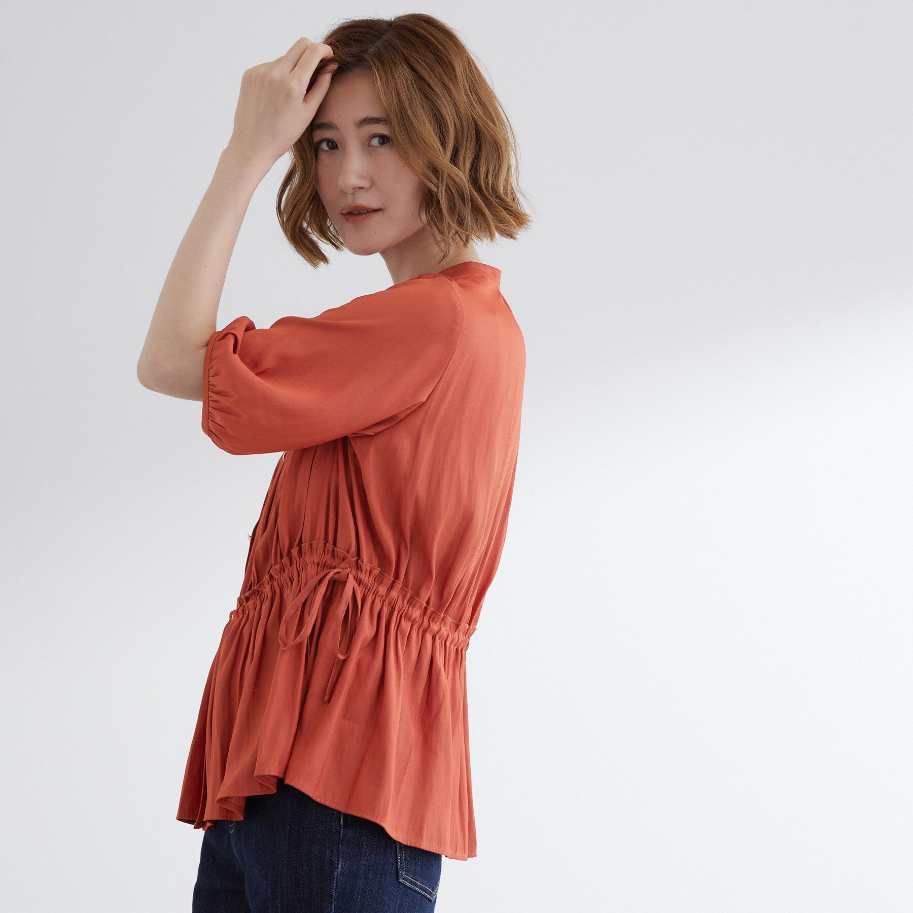 grove「【二の腕/体型カバー】メリハリシルエットが叶うシャーリングブラウス」|シャツ・ブラウス|