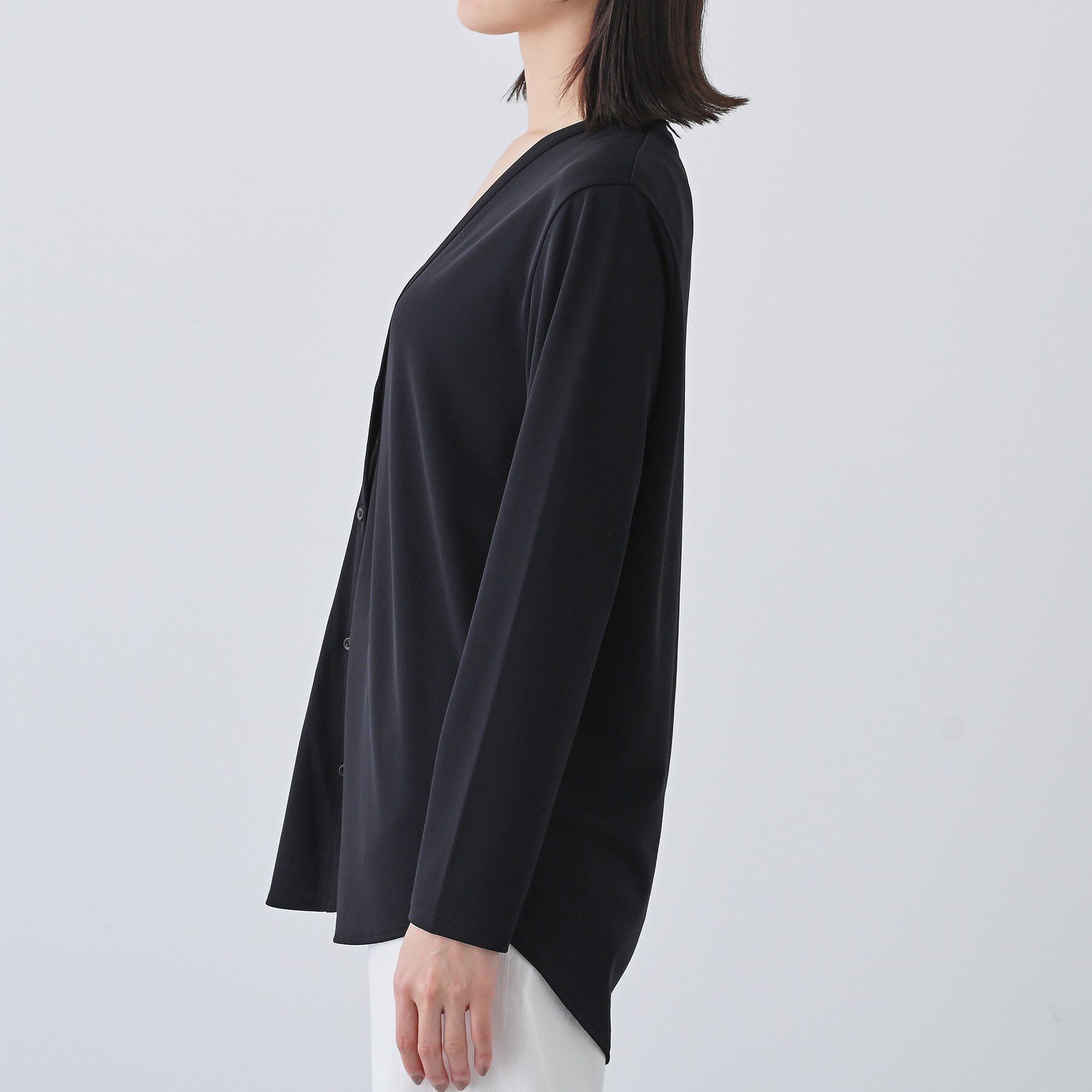 INDIVI「【日本製／トリアセテート】ラウンドヘムカーディガン」|カーディガン|