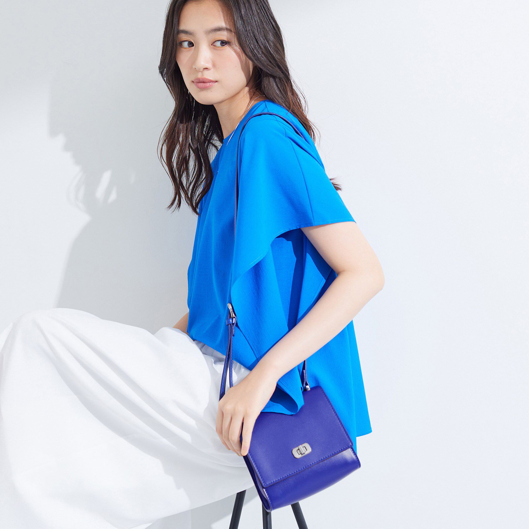 INDIVI「ミニスクエアショルダー」|ショルダー・メッセンジャー|