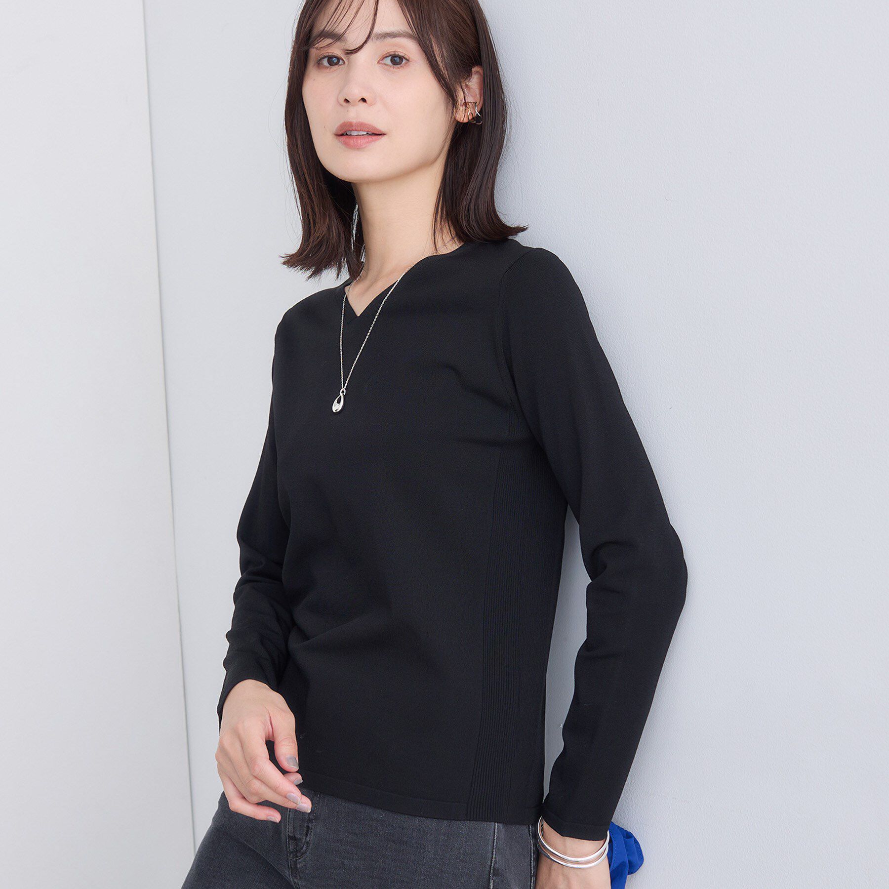 INDIVI「【洗える】Vネックコンパクトニット」|ニット・セーター|ブラック(019)