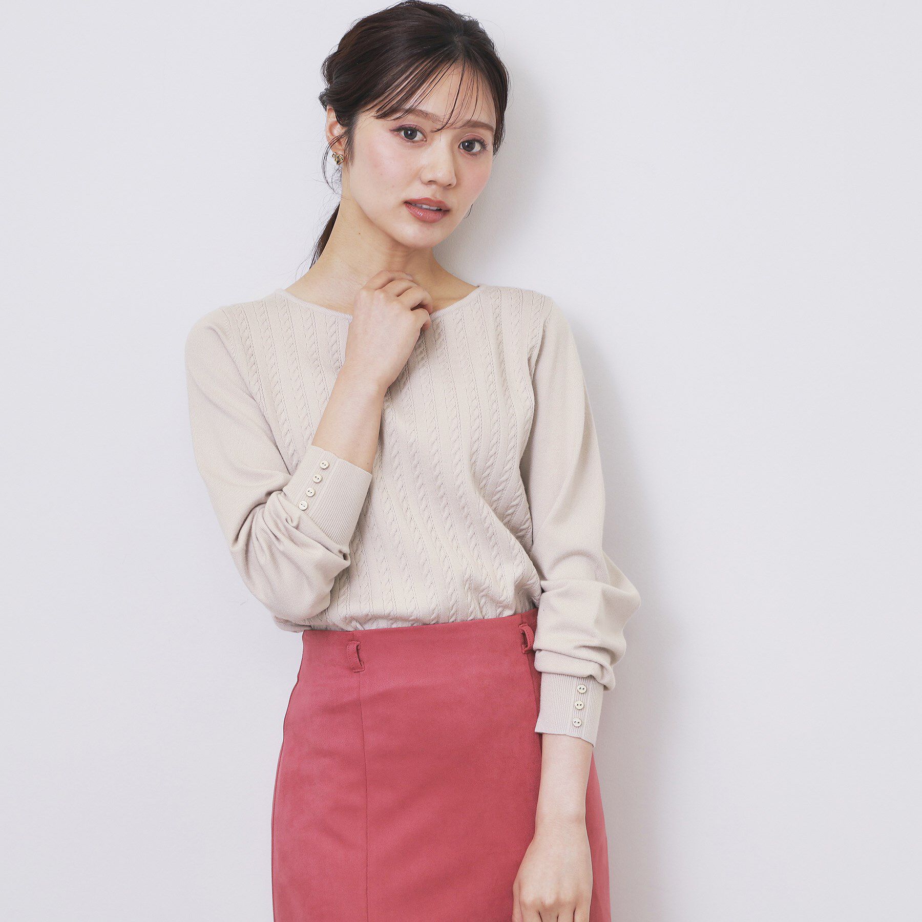 index「ボートネックケーブルニット【洗濯機OK/抗ピル】」|ニット・セーター|グレージュ(050)