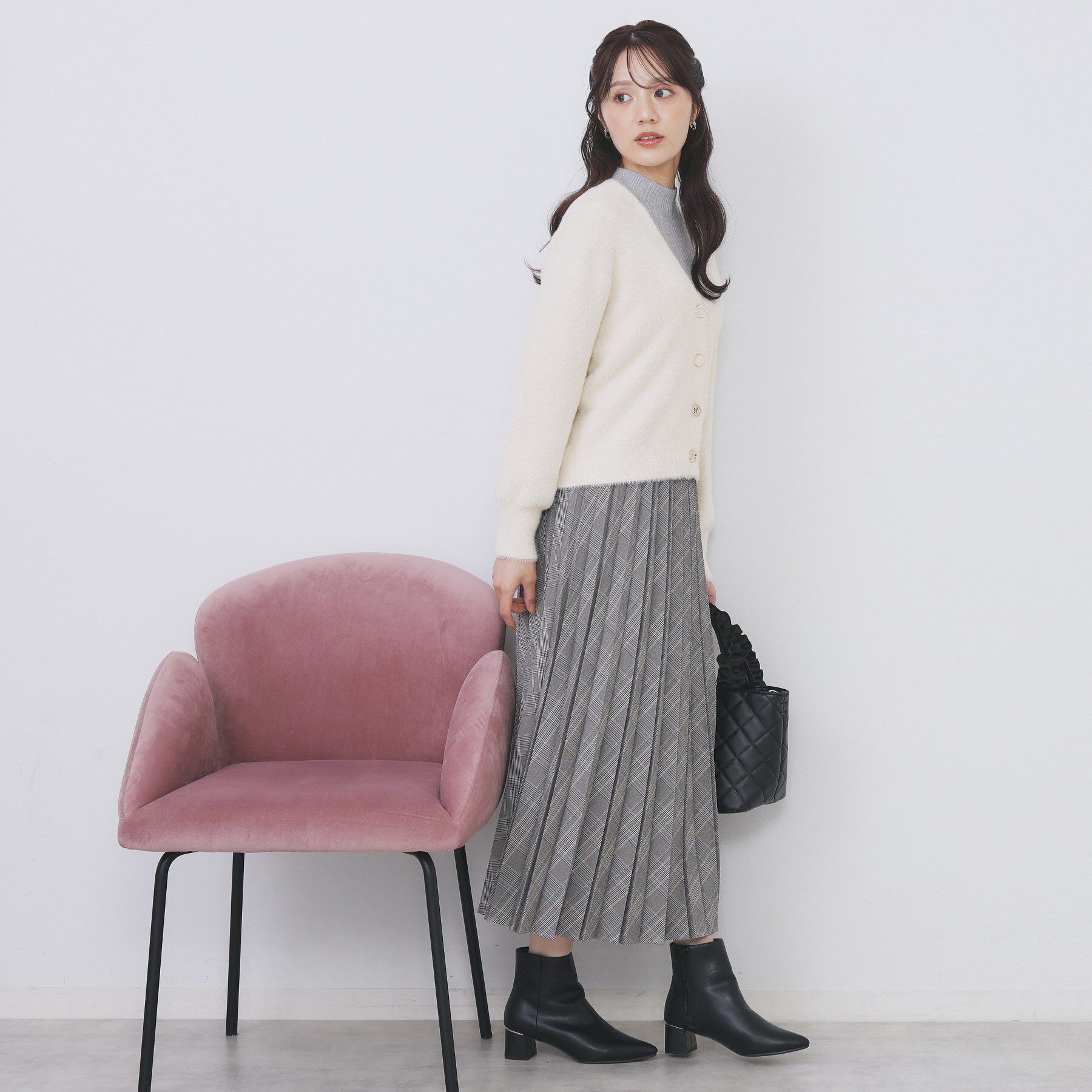 index「ラメフェザーヤーンVネックカーディガン【洗濯機OK】」|カーディガン|